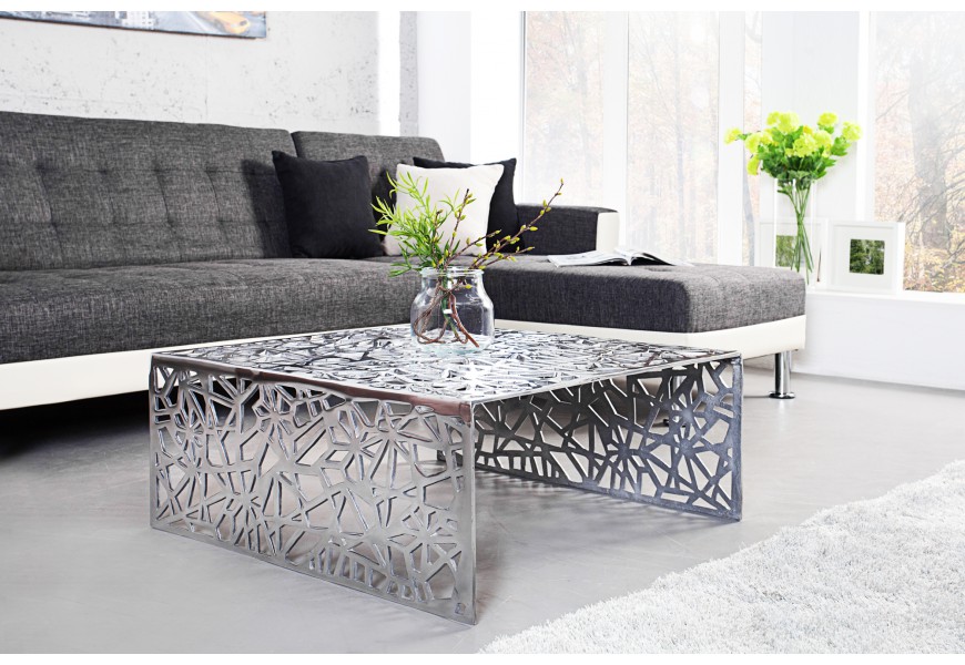 Designový art deco stříbrný čtvercový kovový konferenční stolek Ideal s geometrickými vyřezávanými vzory 60 cm