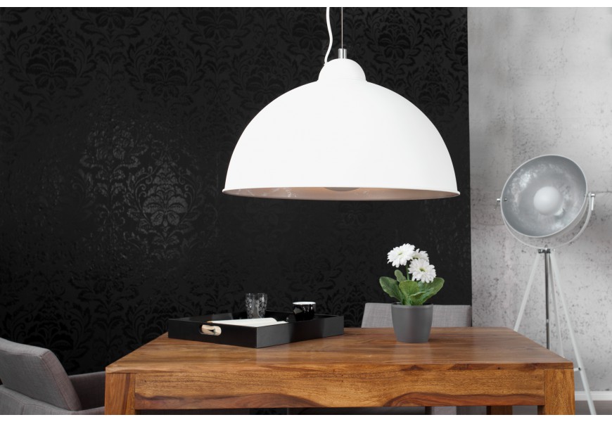 Elegantn&iacute; modern&iacute; z&aacute;věsn&eacute; sv&iacute;tidlo Studio b&iacute;lo / stř&iacute;brn&eacute;