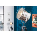 Designov&aacute; modern&iacute; stojac&iacute; lampa Tripod