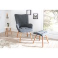 Skandinávské retro šedé křeslo Scandinavia s čalouněním s knoflíky vysokým opěradlem a úzkými hnědými dřevěnými nožičkami