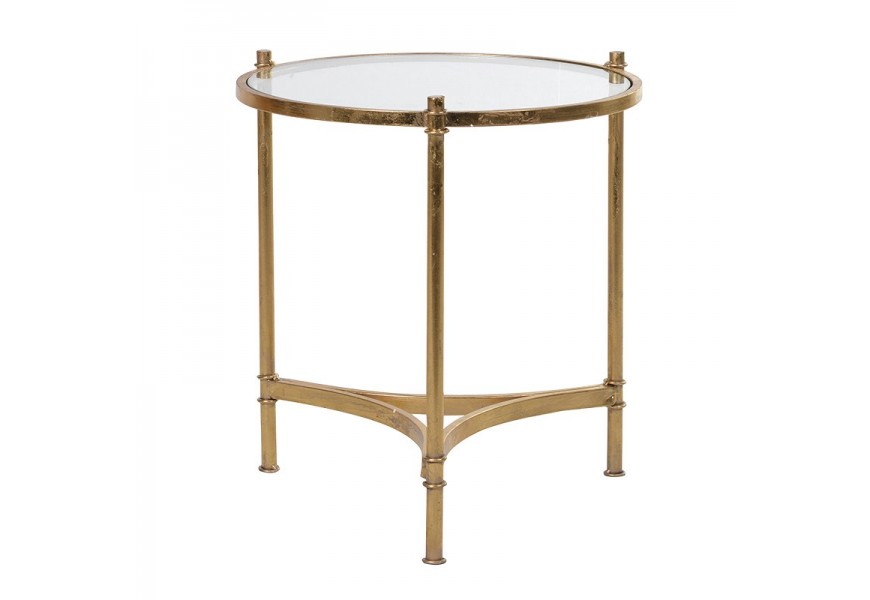 Kulatý příruční stolek Francine v glamour stylu s transparentní skleněnou vrchní deskou a třemi nožičkami propojenými trojúhelníkovou podstavou z kovu ve zlaté barvě