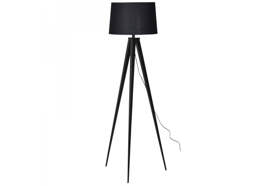 Designová černá stojací lampa Matte v moderním matném provedení