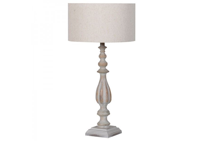 Designová venkovská béžová stolní lampa Xenia s vyřezávanou nohou s designem soustruženého dřeva se starožitným patinovaným efektem s bílým válcovitým stínítkem