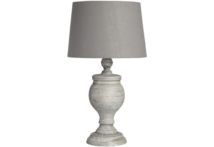 Designová venkovská světlá šedá stolní lampa Uthina s kulatý textilním stínítkem a podstavou s designem soustruženého dřeva s výraznou strukturou a starožitnou patinou