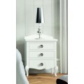 Luxusní elegantní noční stolek Volga se třemi zásuvkami as rustikálním vyřezáváním 67cm