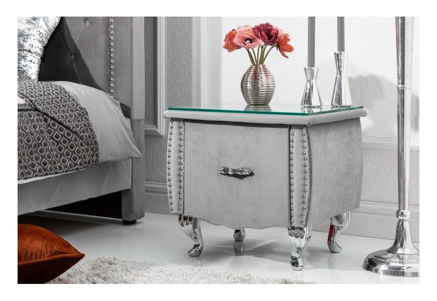 Moderní luxusní noční stolek Caledonia ve stříbrné barvě 45cm