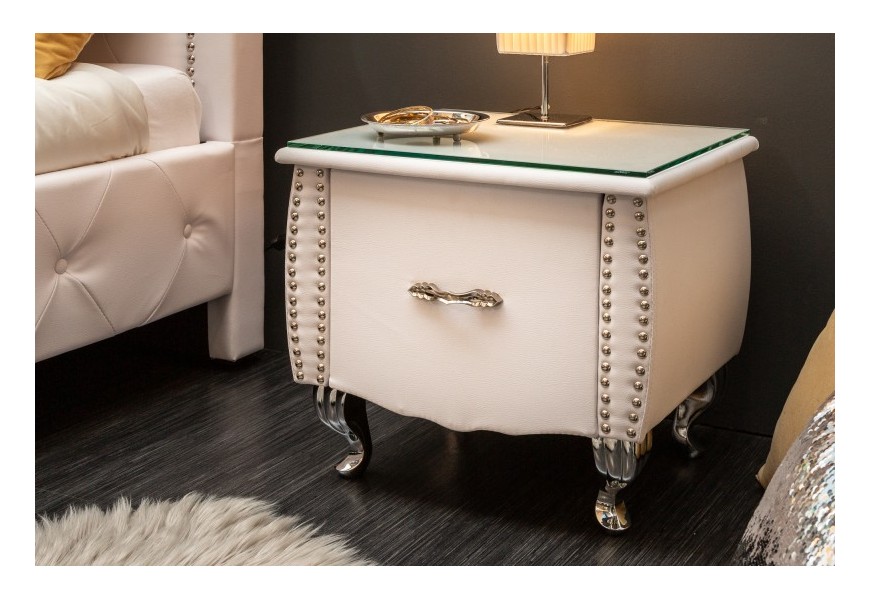 Moderní luxusní noční stolek Caledonia z ekokůže v bílé barvě 45cm