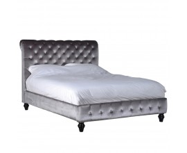 Luxusní šedá postel Alcala II s Chesterfield prošíváním na sametovém potahu s ozdobnými dřevěnými nohami 170cm