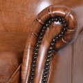 Luxusní hnědé křeslo Franze IV typu ušák s koženým čalouněním as dřevěnými nohami 105cm