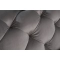 Chesterfield sedačka Modern Barock v &scaron;ed&eacute;m sametov&eacute;m potahu se stř&iacute;brn&yacute;mi nohami 275cm