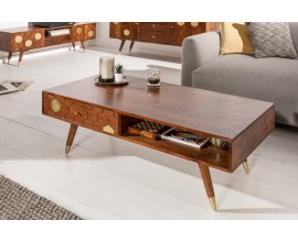 Masivní konferenční stolek Roslin z akáciového dřeva v hnědé barvě se zlatými prvky a zásuvkou 117cm