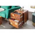 Masivní příruční stolek Roslin z akáciového dřeva hnědé barvě se zlatými prvky a dvěma zásuvkami 55cm
