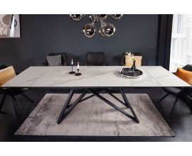 Moderní keramický šedobílý rozkládací jídelní stůl Epinal s šedými betonovým povrchem a černými kovovými nohami 260cm