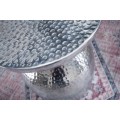 Moderní stříbrný příruční stolek Siliguri v organickém tvaru 36cm