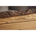 Moderní masivní dubová komoda Lush Oak se zásuvkami a dvířky s rámem v bílém provedení 120cm