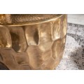 Moderní kulatý konferenční stolek Siliguri s kladívkovým povrchem v zlatém provedení 53cm