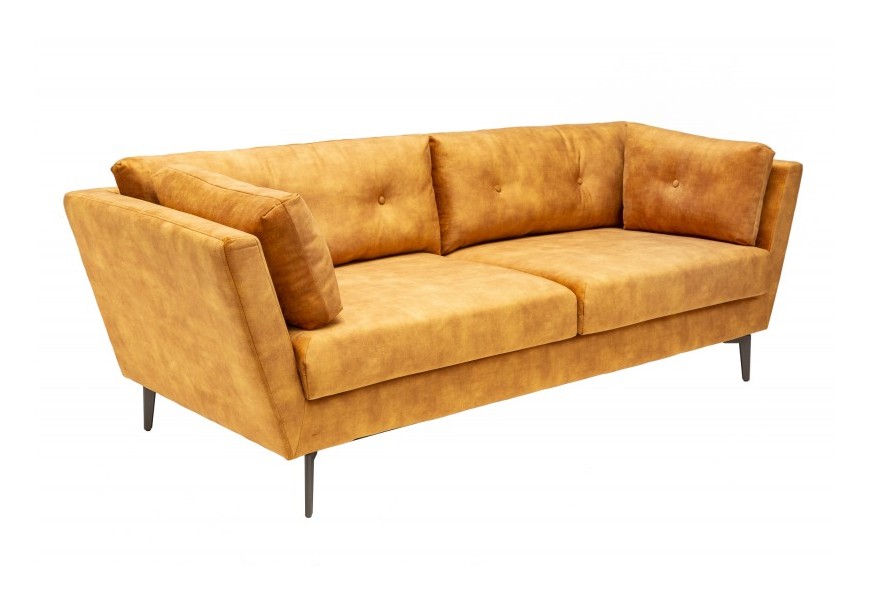 Modern&iacute; sedačka Auxerre v hořčicov&eacute; sametov&eacute; barvě na vysok&yacute;ch kovov&yacute;ch nožk&aacute;ch 220cm