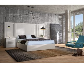 Moderní masivní postel Veneto se širokým členitým čelem a čalouněným rámem na matraci 135/150 / 180cm