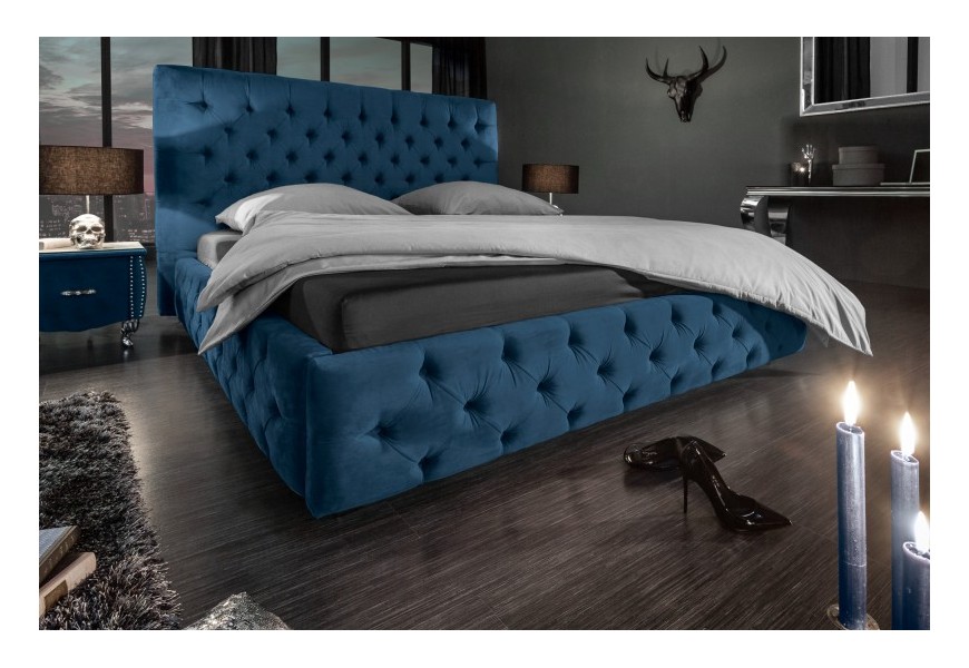 Moderní čalouněná modrá manželská postel Kreon s Chesterfield prošíváním na matraci 160x200cm