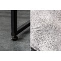 Moderní šedý set příručních stolků Elements se čtvercovou deskou a černou konstrukcí z kovu 40cm