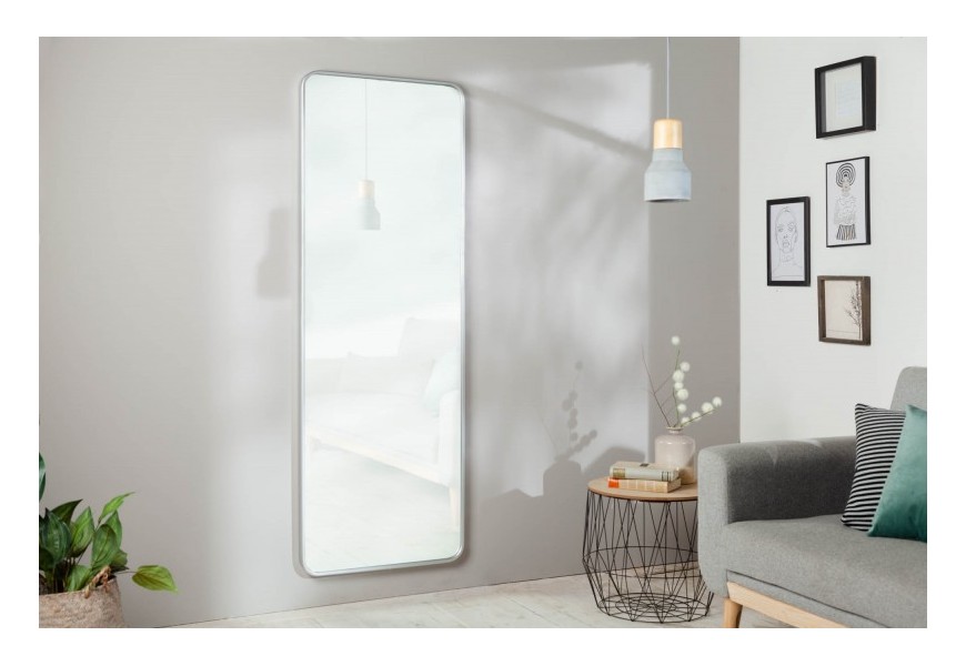 Modern&iacute; designov&eacute; obd&eacute;ln&iacute;kov&eacute; n&aacute;stěnn&eacute; zrcadlo Cambell ve stř&iacute;brn&eacute;m r&aacute;mu 170cm