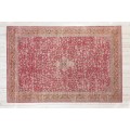Orientální koberec Adassil červené barvě s ornamentálním zdobením 350 cm