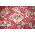 Orientální koberec Adassil červené barvě s ornamentálním zdobením 350 cm