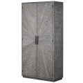 Jedinečná skříň z masivního dřeva v šedé barvě s mozaikovým dekorem na předních dveřích