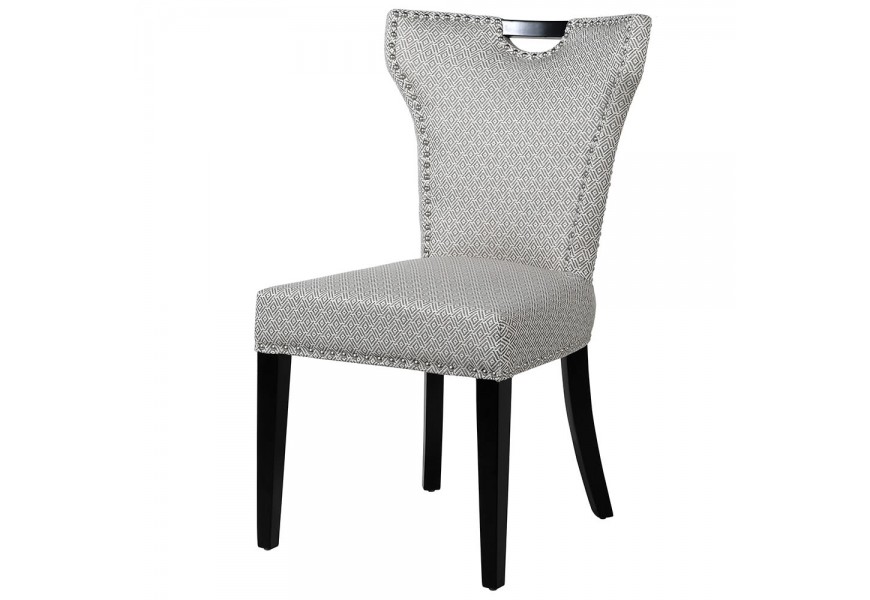 Čalouněná jídelní židle s kosočtvercovým vzorem v šedé barvě, s rukojetí a dřevěnými nohami v černé barvě
