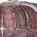 Vintage ornamentální křeslo Alia s paisley vzorovaným potahem a vysokým zakřiveným opěradlem červená 167cm