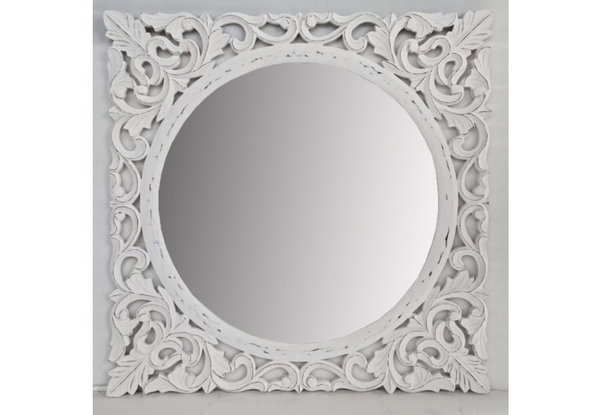 Bílé masivní nástěnné zrcadlo Henrietta s ručně vyřezávaným rámem ve vintage stylu
