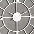 Moderní jedinečné kulaté nástěnné hodiny Stormhill s římskými číslicemi stříbrné barvy 60cm