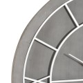Moderní nadčasové kruhové nástěnné hodiny Stormhill s římskými čísly stříbrné barvy 60cm