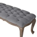 Elegantní lavice KARLOTTA s šedým chesterfield čalouněním z masivu na nožičkách 158cm