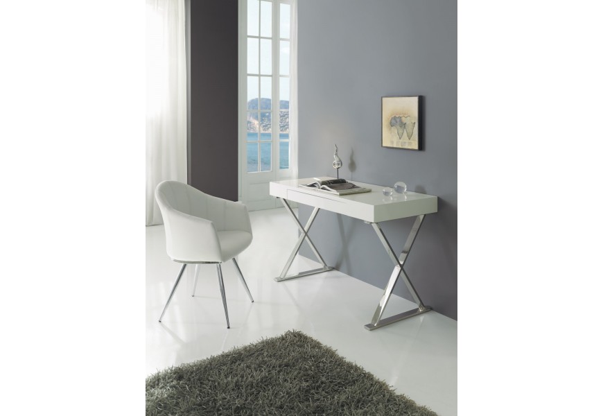 Designový psací stolek Decatta v moderním lakovaném bílém provedení se stříbrnými kovovými nožičkami