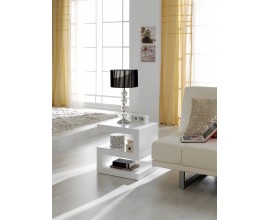 Moderní lesklý příruční stolek Danea bílé barvy ve tvaru písmene Z 50cm