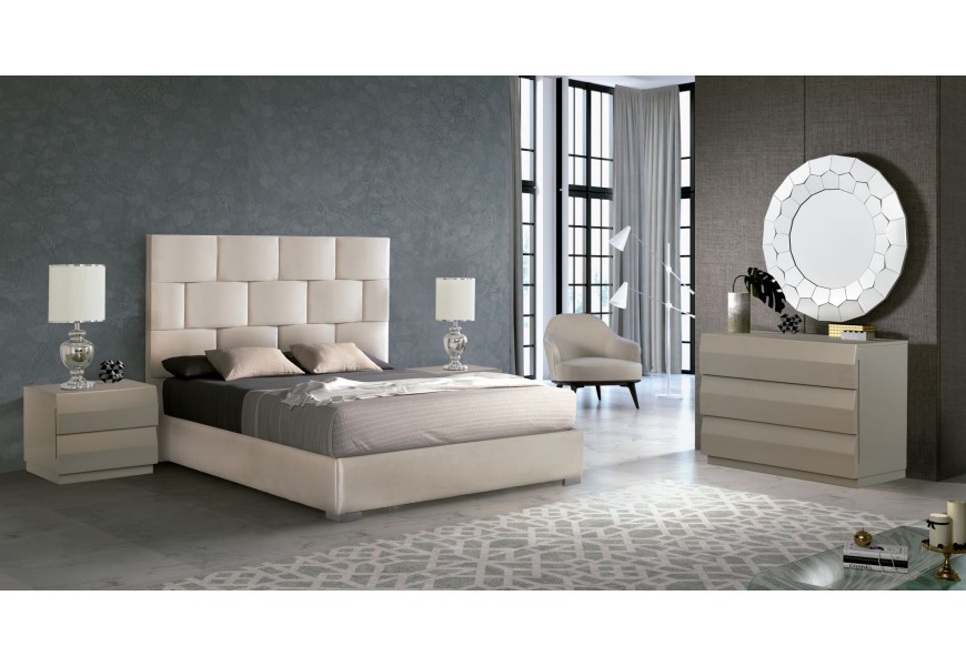 Designová elegantní manželská postel Berlin bílé barvy s geometrickým vzorem