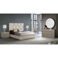 Designová elegantní manželská postel Berlin bílé barvy s geometrickým vzorem