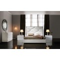 Luxusní bílá manželská postel Martina z ekokůže s geometrickým vzorem v čele s úložným prostorem