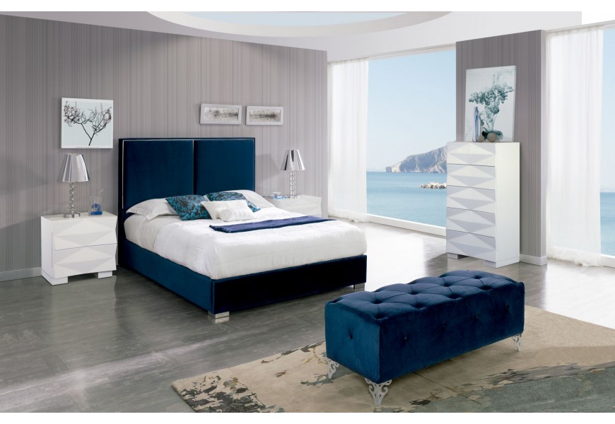 Elegantní sametová postel s minimalistickou výzdobou