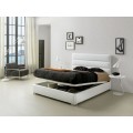 Moderní kožená postel Lidia s čalouněním bílé barvy s vysokým čelem s úložným prostorem 90-180cm