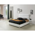 Designová manželská čalouněná postel Lidia z ekokůže v bílé barvě s úložným prostorem