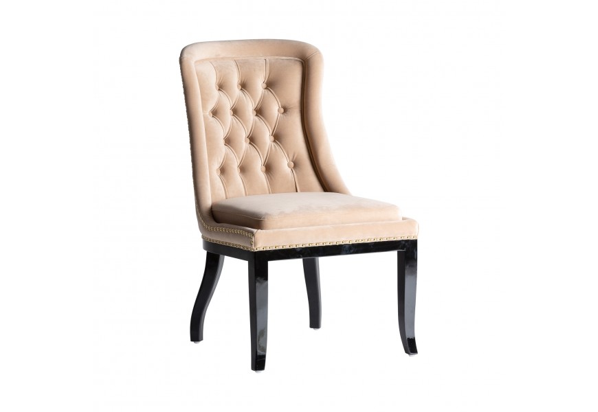 Stylov&aacute; retro j&iacute;deln&iacute; židle Austin s Chesterfield pro&scaron;&iacute;v&aacute;n&iacute;m v kr&eacute;mov&eacute; barvě s čern&yacute;mi masivn&iacute;mi nožičkami 94cm