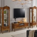Luxusní klasický TV stolek Clasica z dřevěného masivu s vyřezávanou barokní výzdobou a úložným prostorem na nožičkách 150cm