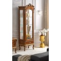 Luxusní klasická prosklená vitrína Clasica z dřevěného masivu s vyřezávanou barokní výzdobou na nožičkách pravá 205cm