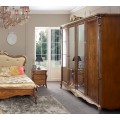 Luxusní klasická šatní skříň Pasiones s dvířky s rustikálním zdobením a zrcadlem 245cm