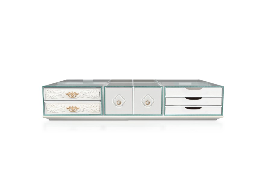Luxusní moderní lakovaný konferenční stolek z masivního dřeva v bílé barvě a čirého skla se zlatými úchyty