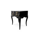 Luxusní černý noční stolek Mondrian z lakovaného masivního dřeva a černého skla se zlatými detaily 63 cm
