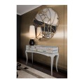 Luxusní bílý konzolový stolek Mondrian z lakovaného masivního dřeva a čirého skla se zlacenými detaily 85 cm