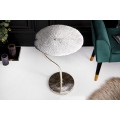 Designový kovový příruční stolek Zapalota v art-deco stylu stříbrné barvy ve tvaru listu